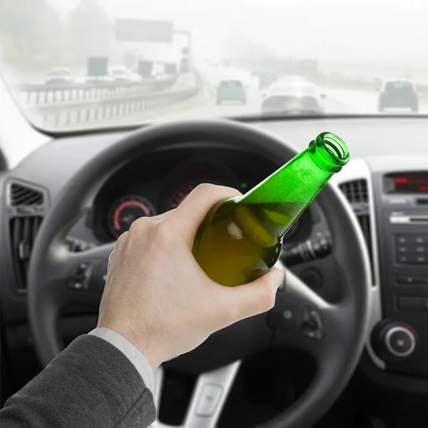 Man with bottle of beer while driving car - 1 to 1 ratio — Stock Photo, Image