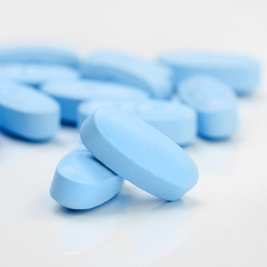 avuç mavi hap gri tablo - 1'e 1 oranı