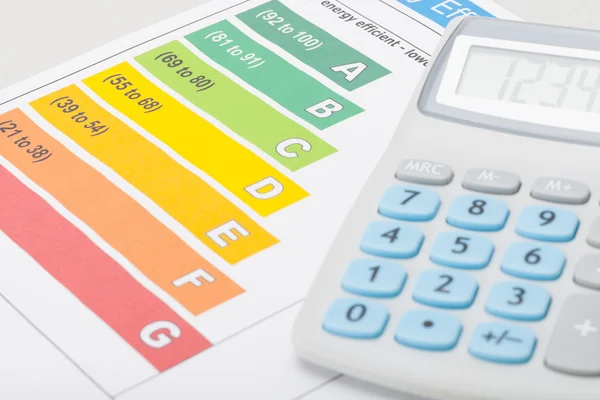 Energia hatékonyság diagram számológéppel — Stock Fotó