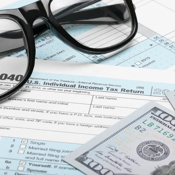 United States of America Tax Form 1040 with dollars and glasses - 1 to 1 ratio — Stock Photo, Image