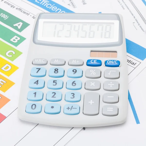 Calculator with energy efficiency chart - studio shot - 1 to 1 ratio — Stock Photo, Image