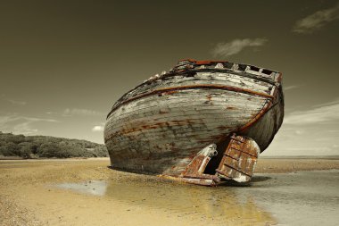Dulas Bay shipwreck clipart