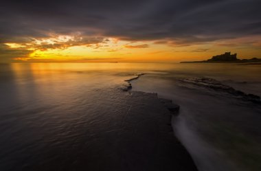 Bamburgh kale gündoğumu