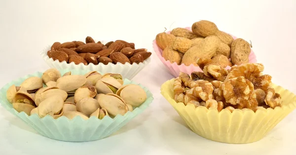 Kacang, pistachio, almond dan kacang kenari . — Stok Foto