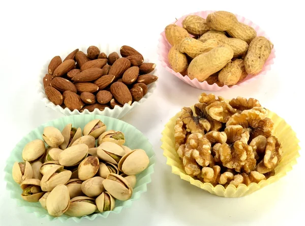 Cacahuetes, pistachos, almendras y nueces . —  Fotos de Stock