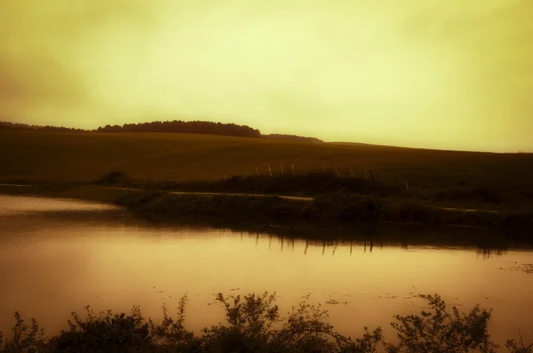 Puesta de sol en el lago — Foto de Stock