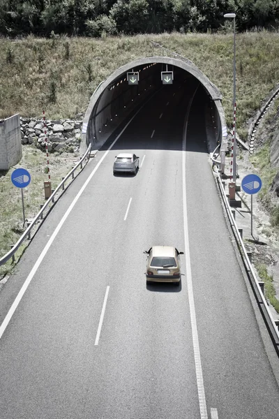 Túnel en la carretera — Foto de Stock