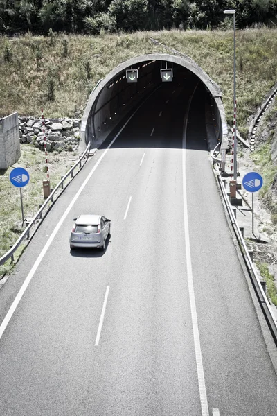 Tunnel sull'autostrada — Foto Stock