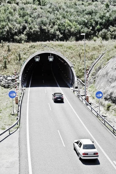 Túnel en la carretera — Foto de Stock