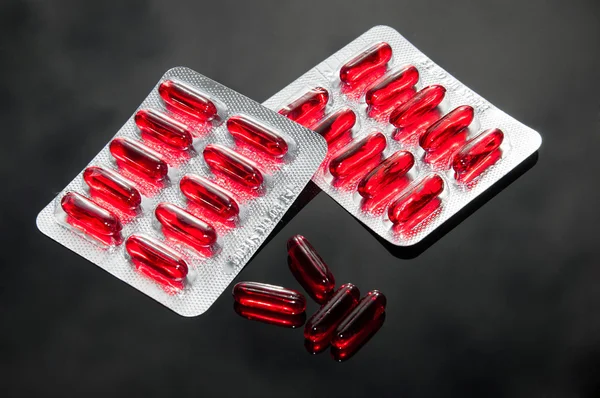 Red transparent capsules — Stock Photo, Image