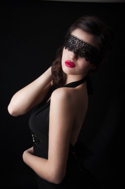 siyah dantel maske kız