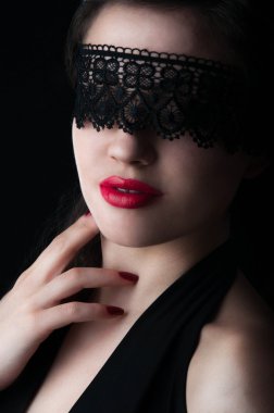 siyah dantel maske kız