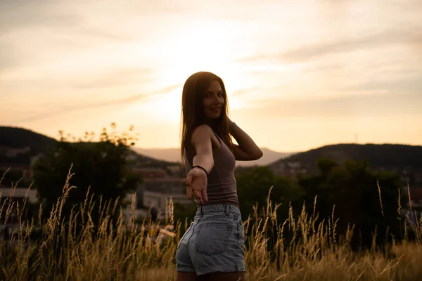 Young Sexy Woman Gives Hand Follow Background Sunset Mountains City — Stockfoto