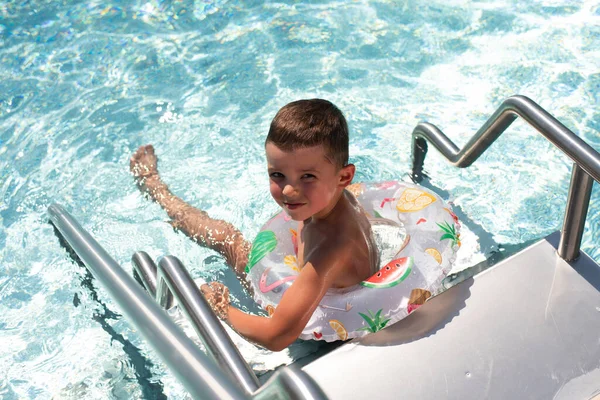 Little Boy Swims Beautiful Blue Pool Inflatable Circle — Foto Stock