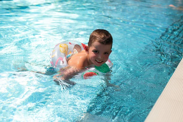 Little Boy Swims Beautiful Blue Pool Inflatable Circle — Foto Stock