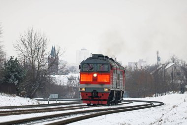 güçlü iki bölümlü yük lokomotifi