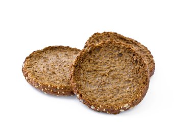 Beyaz bir arka planda Peksimet kepekli ekmek