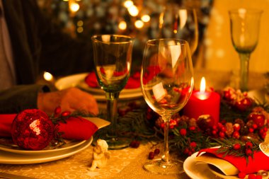 Noel süslemeleri ile Noel sofrası