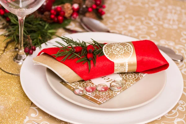 Mesa de Navidad con decoraciones navideñas — Foto de Stock