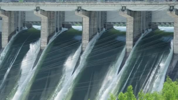 Descarga de agua en centrales hidroeléctricas — Vídeos de Stock