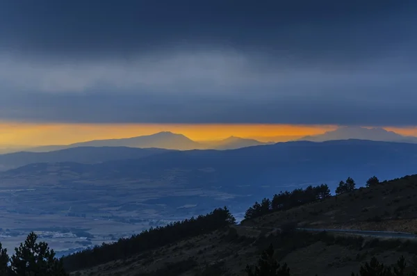 Vista de la montaña al atardecer — Foto de Stock