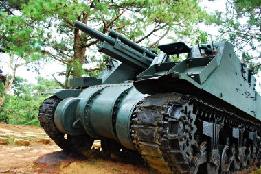 eski yeşil ağır savaş tankı