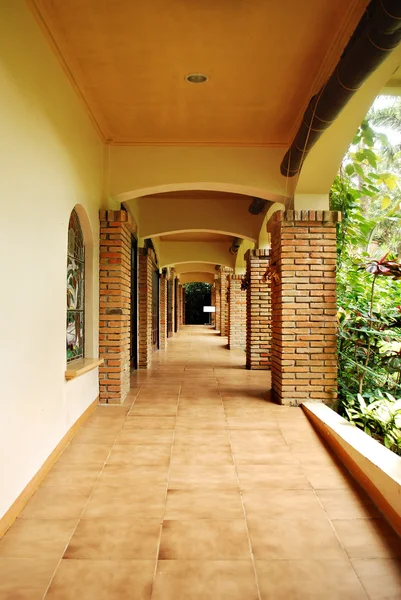 Rustic courtyard hallway — Stock Photo, Image