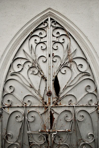 Una puerta de metal adornada vieja — Foto de Stock