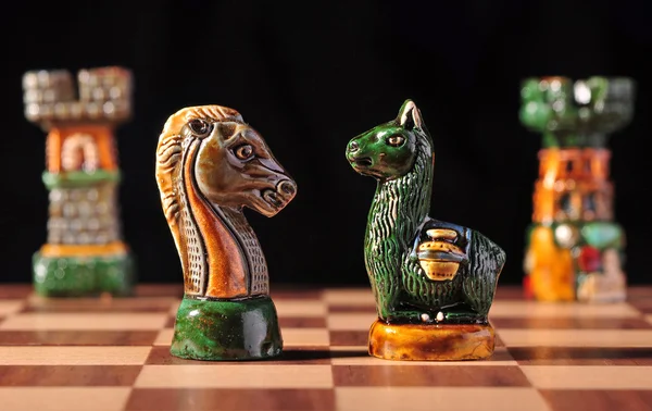 Jeu d'échecs équatorien entre Espagnols et Incas — Photo