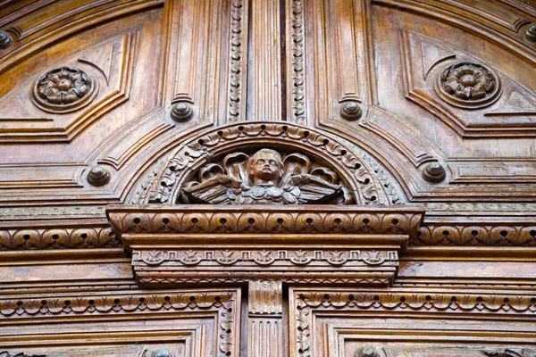 Detalhe em uma porta de igreja — Fotografia de Stock