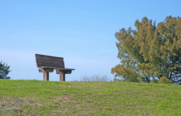 Houten bank — Stockfoto