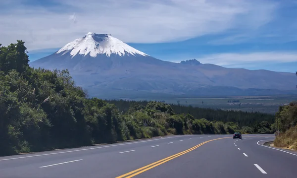 雄伟的科托帕希火山的看法 — 图库照片