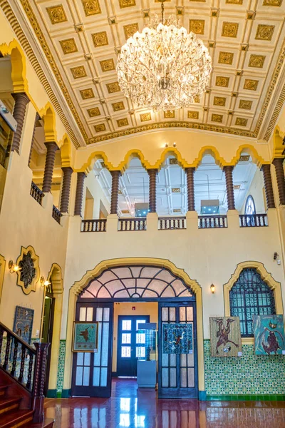 厄瓜多尔瓜亚斯瓜亚基尔 2013年11月 一座博物馆的内部大厅 在城市的一座老房子里装饰着古老的时尚 — 图库照片