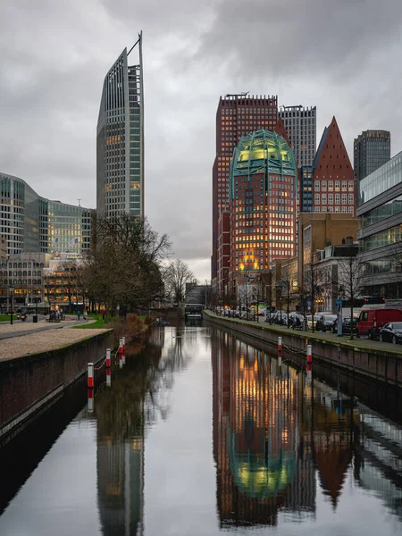 Здания Города Гаага Нидерланды Ночью — стоковое фото