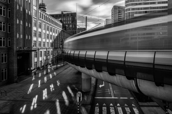 Estação Ferroviária Cidade Foto Preto Branco Com Movimento — Fotografia de Stock