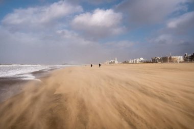 Scheveningen sahilinde fırtına (18 Şubat 2022) - Hollanda 'da Scheveningen' de (Lahey) rüzgar fırtınası
