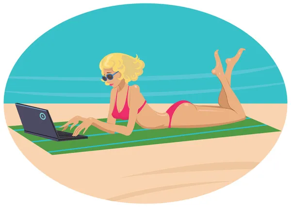 Sahilde bir dizüstü bilgisayar ile kız