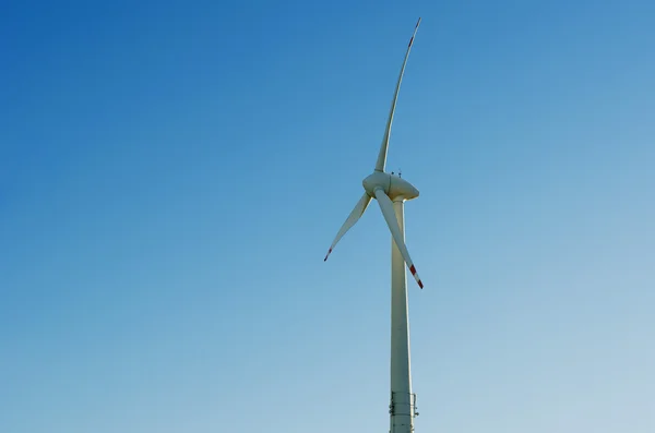 Rüzgar motoru mavi gökyüzü