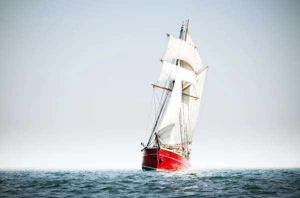 Kırmızı schooner — Stok fotoğraf