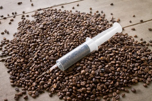 Kaffe utsäde i sprutan — Stockfoto