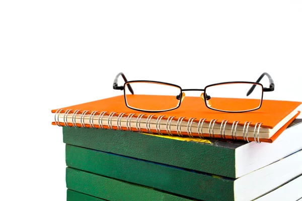 Carnet orange et lunettes de vue — Photo