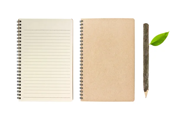 空白笔记本和树皮铅笔 — 图库照片