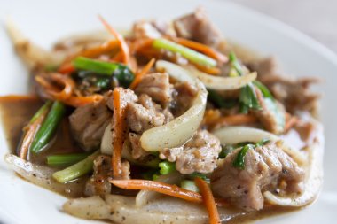 karabiber ile sığır eti.