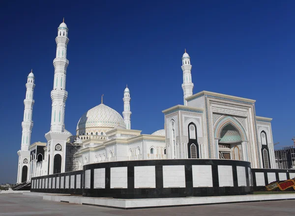 Schöne moschee in astana — Stockfoto