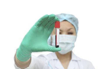 laboratuvar test tüpü içinde el ile