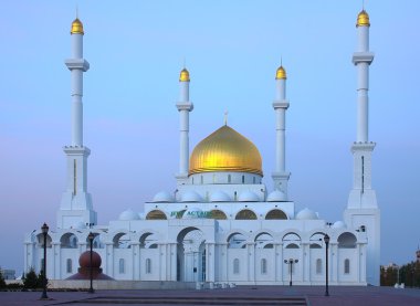 astana içinde Merkez Camii