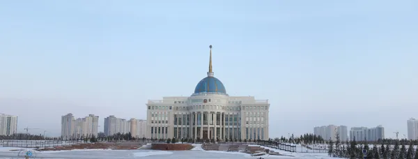 Presidentiële paleis "ak orda" in astana, kazakhstan — Stockfoto