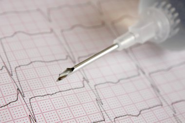 tıbbi iğne sonunda damla.