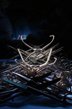 metal tıp aletleri