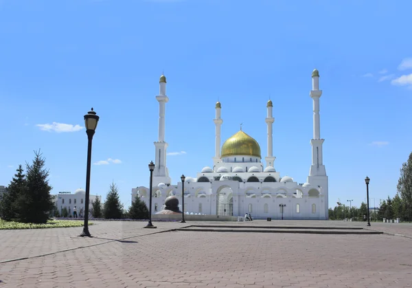 Nur Astana. A bela mesquita na cidade de Astana . — Fotografia de Stock